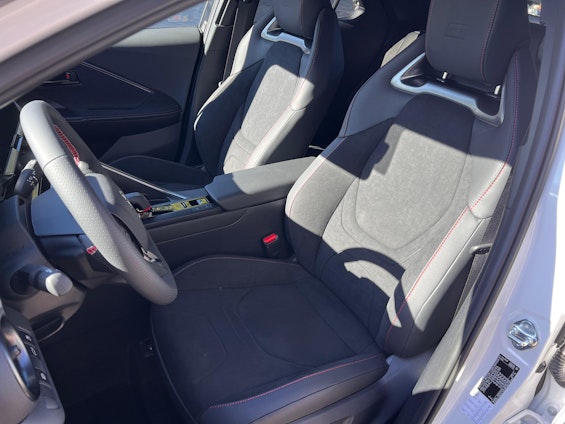 Vehicle image 9 Vehicle image 9