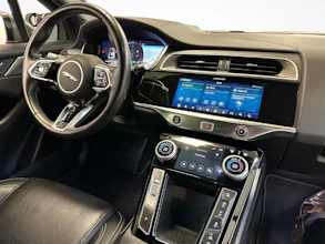 https://vehicle.imgix.net/4037674/a566562e-e12f-49cb-96bd-8457b23b5c0c.jpg
