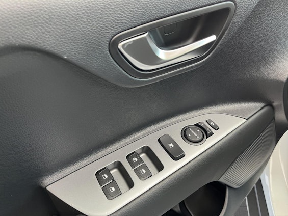 Vehicle image 17 Vehicle image 17