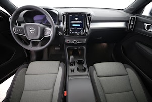Vehicle image VOLVO XC40 2.0 B3 MH XCITE
