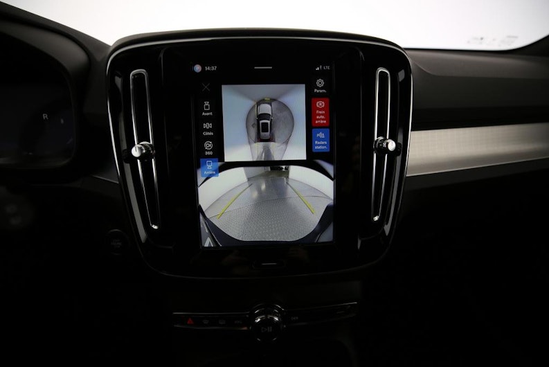 Vehicle image VOLVO XC40