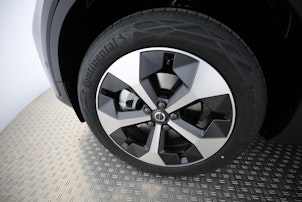 Vehicle image VOLVO XC40 2.0 B3 MH XCITE