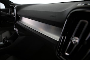 Vehicle image VOLVO XC40 2.0 B3 MH XCITE