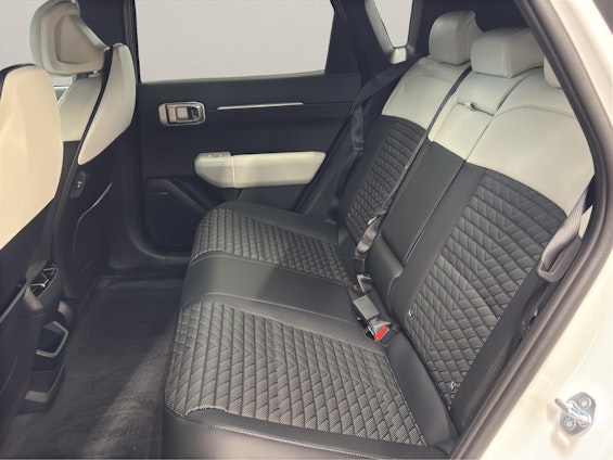 Vehicle image 9 Vehicle image 9