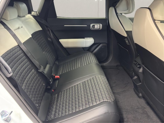 Vehicle image 14 Vehicle image 14