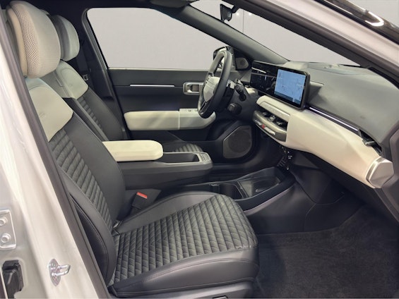 Vehicle image 10 Vehicle image 10