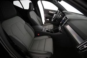 Vehicle image VOLVO XC40 2.0 B3 MH XCITE
