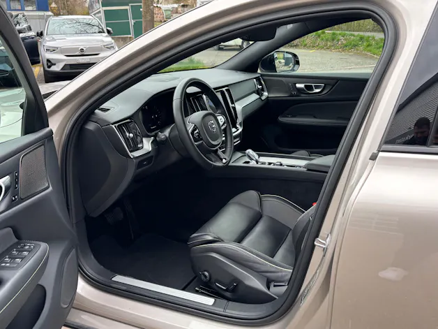 Volvo V60 2.0 B5 Ultimate Dark AWD