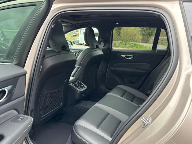 Volvo V60 2.0 B5 Ultimate Dark AWD