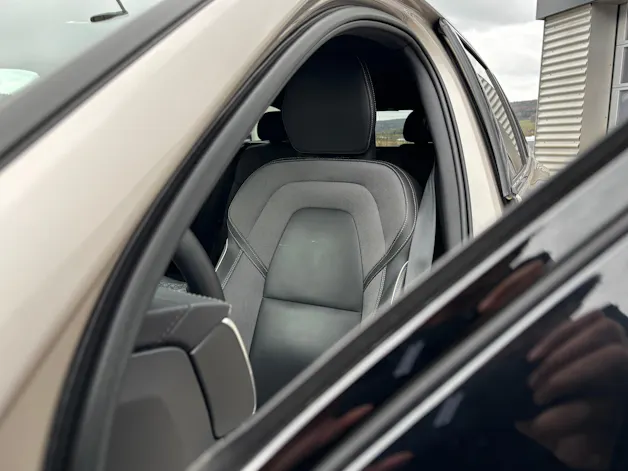 Volvo V60 2.0 B5 Ultimate Dark AWD