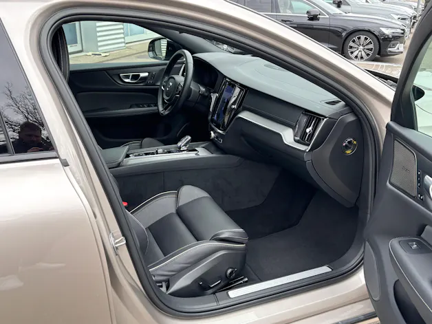 Volvo V60 2.0 B5 Ultimate Dark AWD