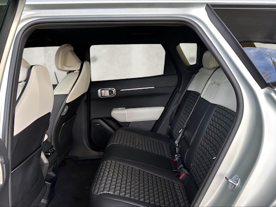 Vehicle image 7 Vehicle image 7