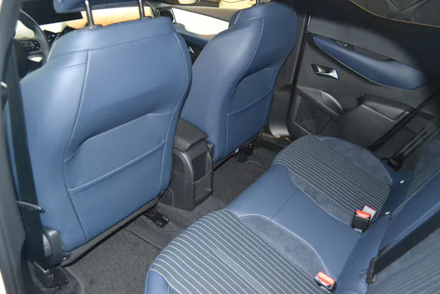 DS Automobiles 3 Crossback 1.2 Hybrid Jules Verne