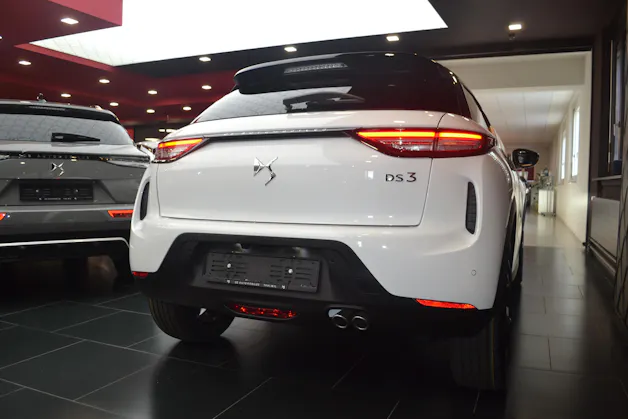 DS Automobiles 3 Crossback 1.2 Hybrid Jules Verne