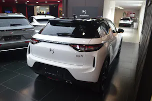 DS Automobiles 3 Crossback 1.2 Hybrid Jules Verne