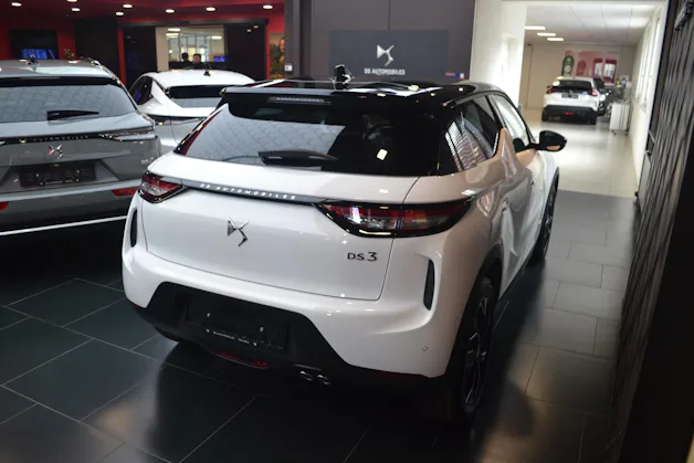 DS Automobiles 3 Crossback 1.2 Hybrid Jules Verne