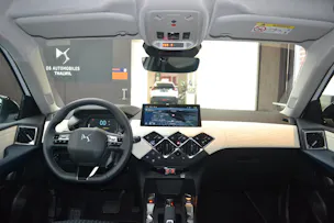 DS Automobiles 3 Crossback 1.2 Hybrid Jules Verne