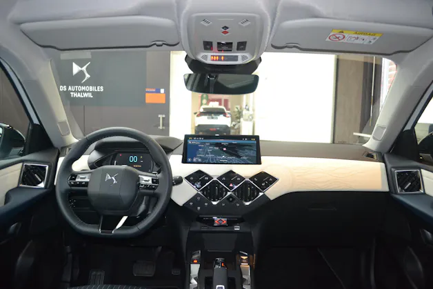 DS Automobiles 3 Crossback 1.2 Hybrid Jules Verne