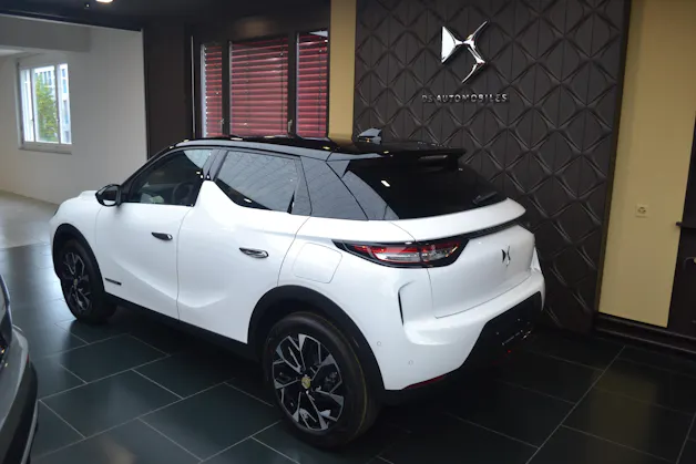 DS Automobiles 3 Crossback 1.2 Hybrid Jules Verne