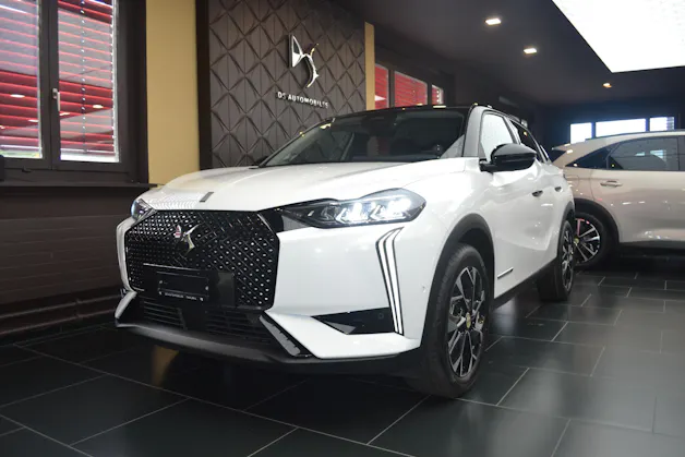 DS Automobiles 3 Crossback 1.2 Hybrid Jules Verne