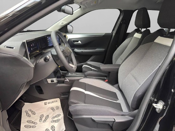 Vehicle image 4 Vehicle image 4