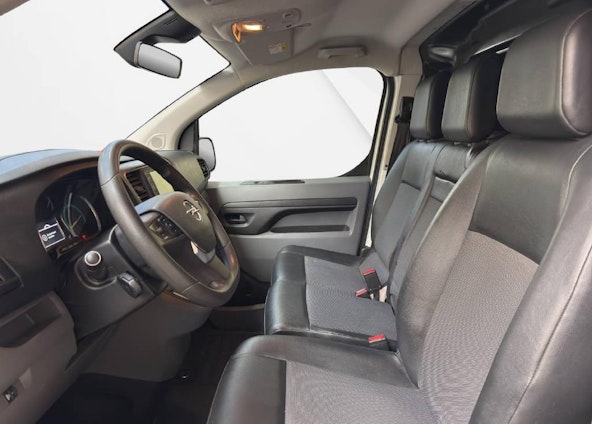 Vehicle image 4 Vehicle image 4