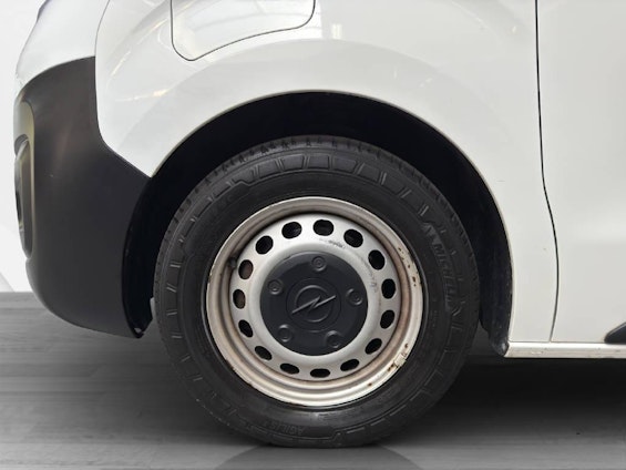 Vehicle image 9 Vehicle image 9