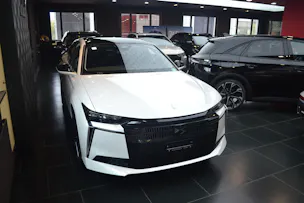 DS Automobiles No4 E-Tense Jules Verne