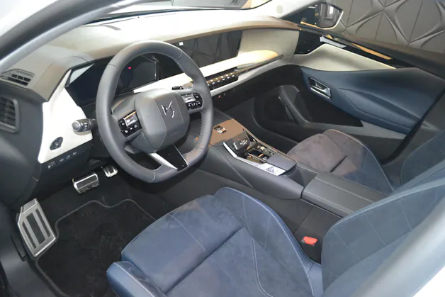 DS Automobiles No4 E-Tense Jules Verne