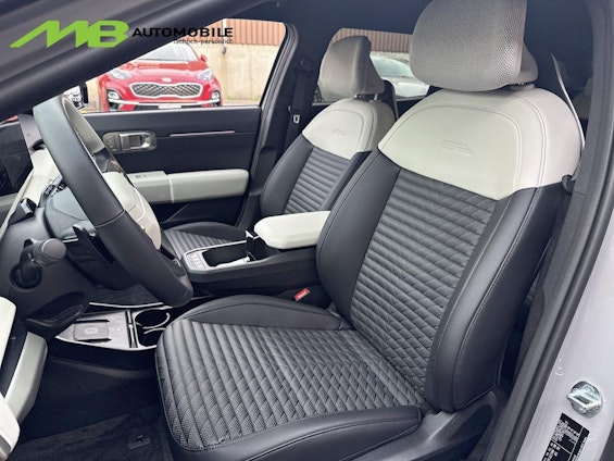 Vehicle image 9 Vehicle image 9