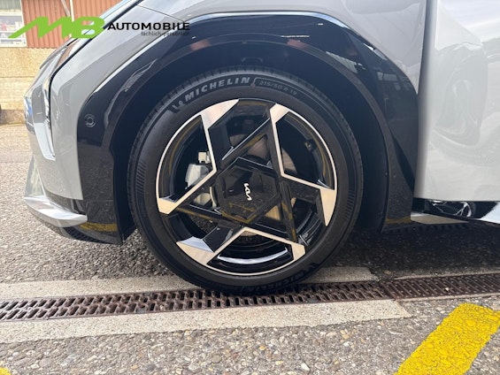 Vehicle image 17 Vehicle image 17