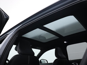 Vehicle image VOLVO XC40 2.0 B4 MH R-Design AWD