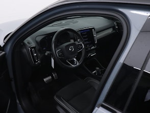 Vehicle image VOLVO XC40 2.0 B4 MH R-Design AWD