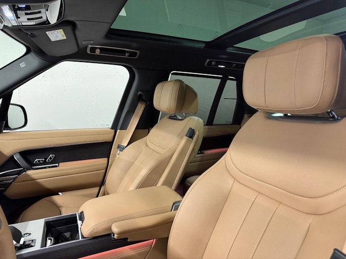 Vehicle image LAND ROVER RANGE ROVER