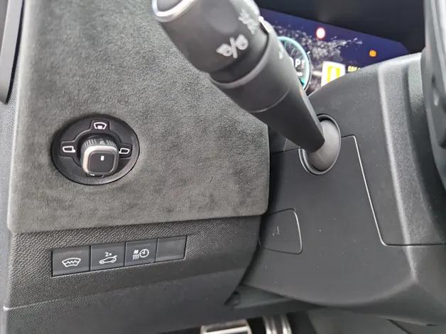 DS Automobiles No4 E-Tense Étoile Alcantara