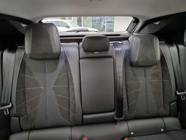 DS Automobiles No4 E-Tense Étoile Alcantara