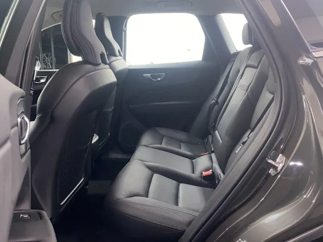 Volvo XC60 B4 Diesel Mild Hybrid AWD Momentum Geartronic