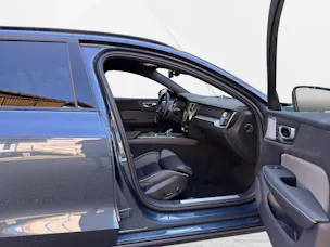 Volvo V60 B4 Benzin Mild Hybrid Ultra Dark DCT