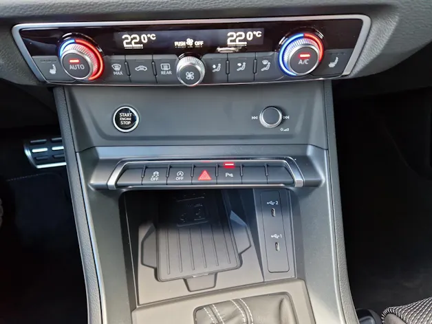Audi Q3 35 TFSI S line Attraction S-tronic Mythosschwarz Metallic