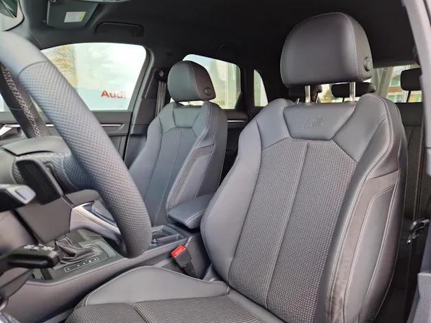 Audi Q3 35 TFSI S line Attraction S-tronic Mythosschwarz Metallic