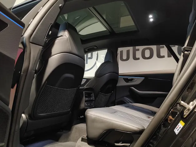 Audi Q8 SUV TFSI e quattro 290 kW Attraction tiptronic