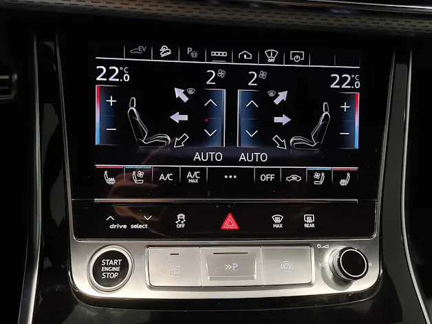 Audi Q8 SUV TFSI e quattro 290 kW Attraction tiptronic