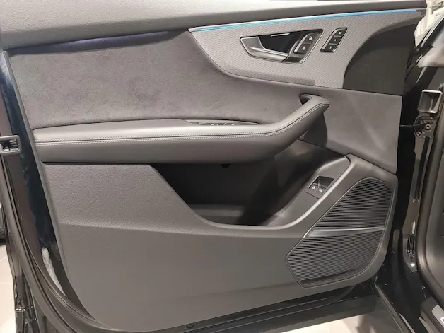 Audi Q8 SUV TFSI e quattro 290 kW Attraction tiptronic