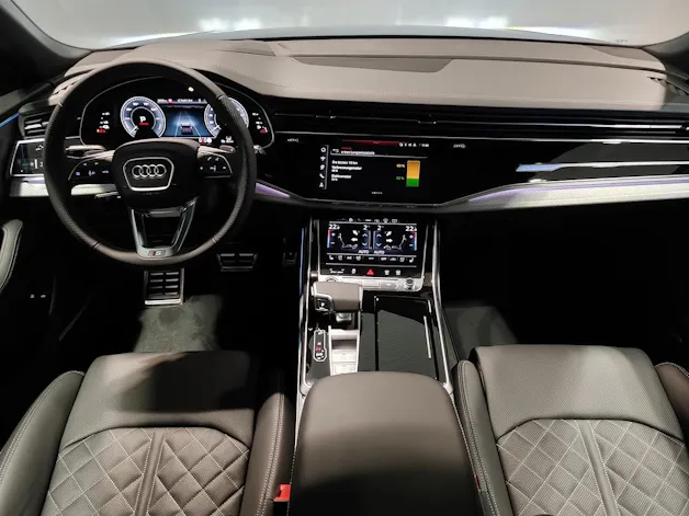 Audi Q8 SUV TFSI e quattro 290 kW Attraction tiptronic