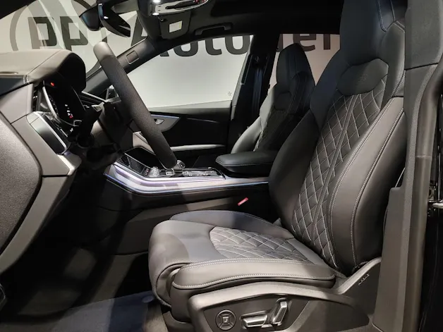 Audi Q8 SUV TFSI e quattro 290 kW Attraction tiptronic
