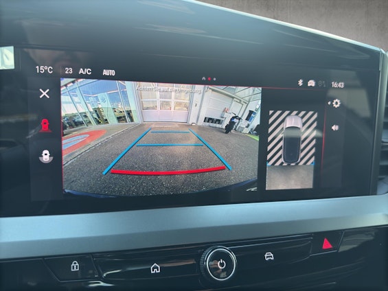 Vehicle image 14 Vehicle image 14