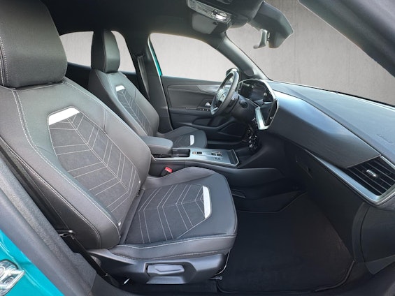 Vehicle image 9 Vehicle image 9