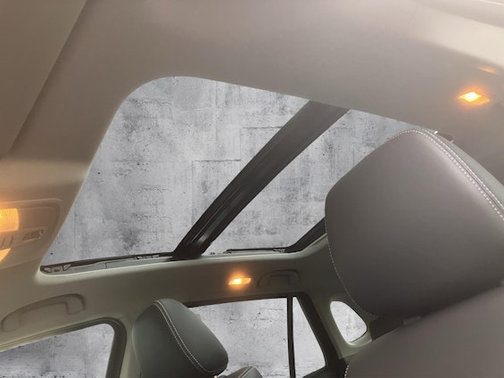 Vehicle image 16 Vehicle image 16