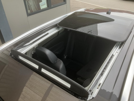 Vehicle image 17 Vehicle image 17