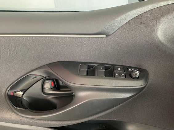 Vehicle image 5 Vehicle image 5